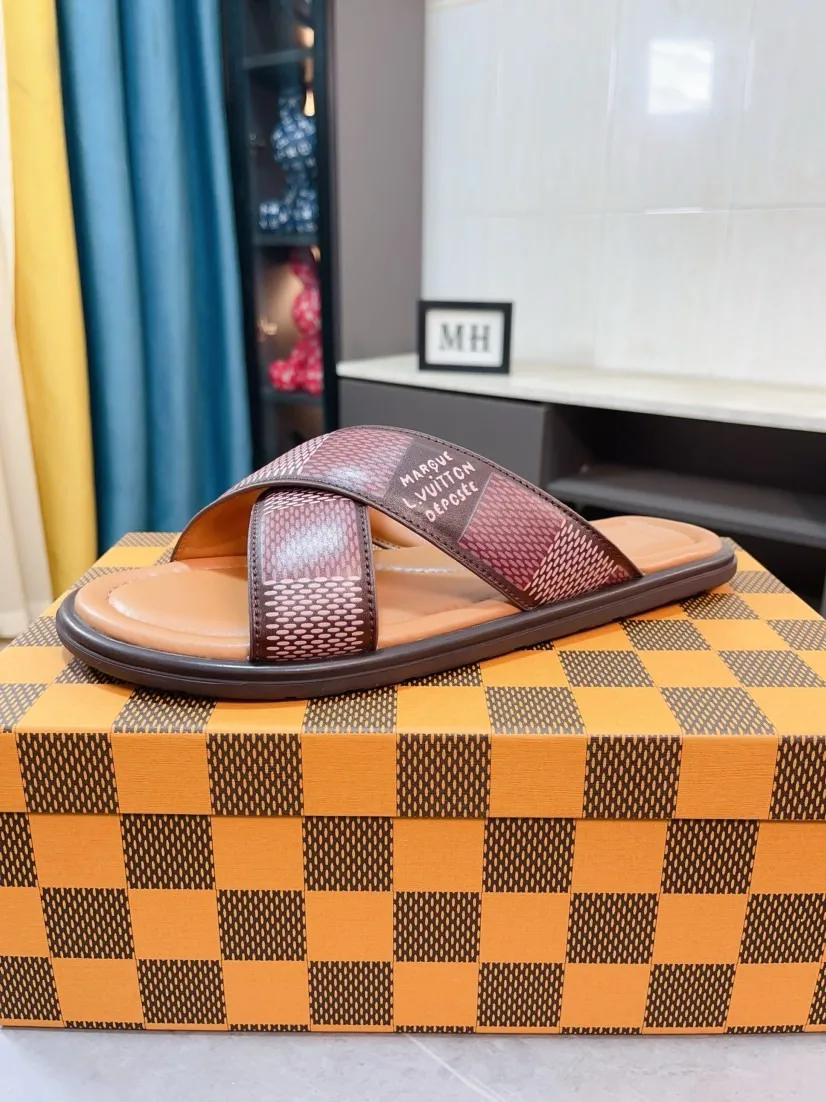 Men's shoes 💰340🌹🌹 (lv-Louis Vuitton) New men's slippers, high-end boutique, exquisite embossed logo decoration on the upper, fine workmanship, super soft soles, casual, loose and comfortable, a must-have in summer! \nsize：38-44